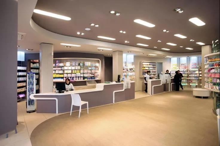 南京药店店铺装修施工(药店店铺装修施工空间布局)